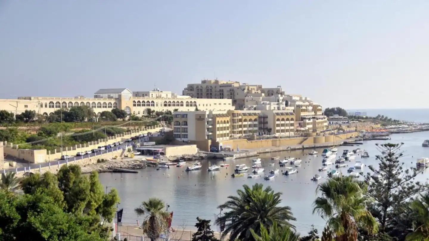 Verdi St. George's Bay Marina Aussenansicht