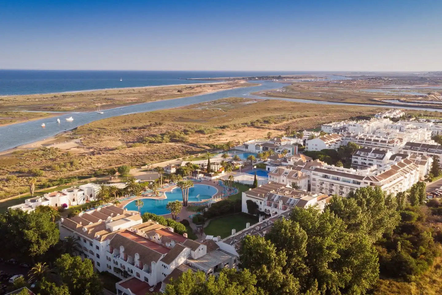 Golden Club Cabanas OUTDOOR