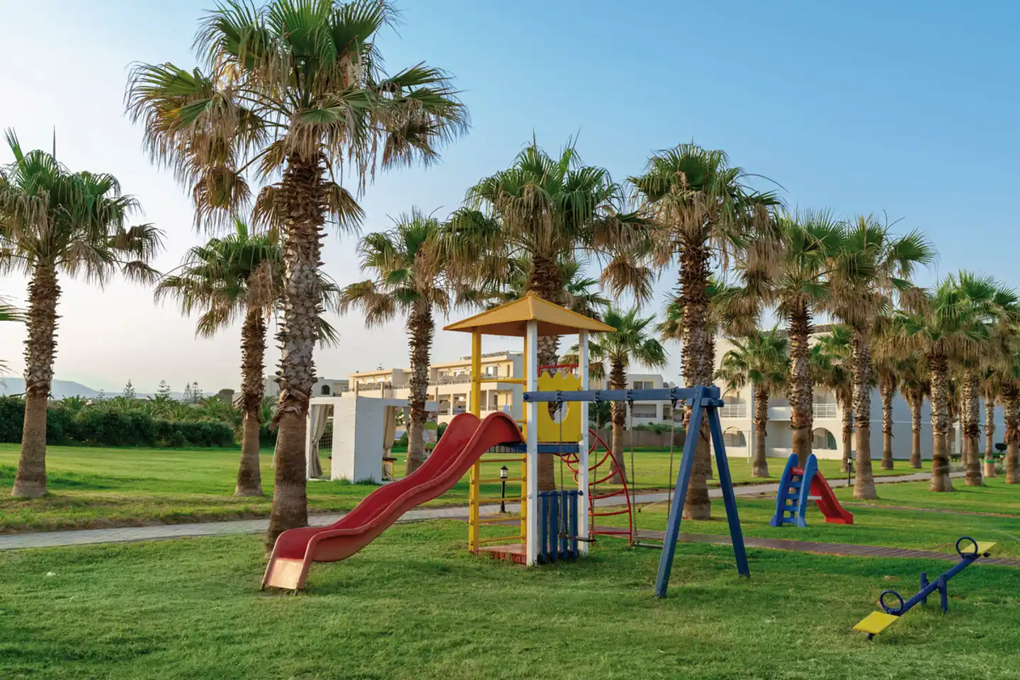 Delfina Tropic Beach Sport und Entertainment