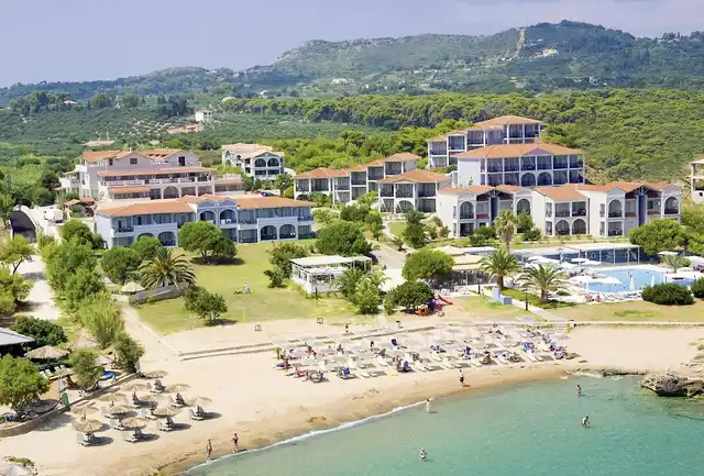 The Bay Hotel + Suites OUTDOOR