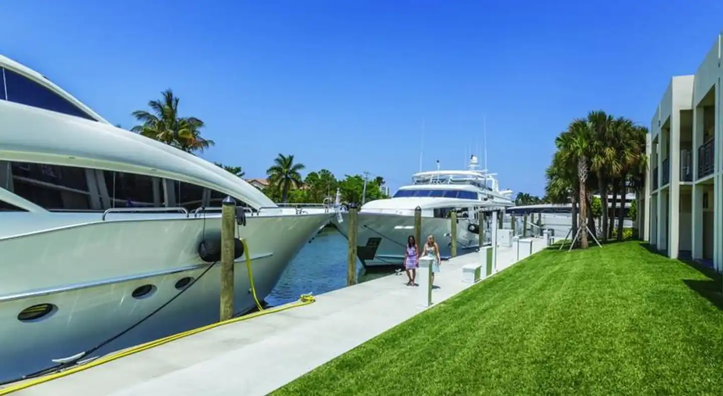 Pier Sixty-Six Hotel and Marina Aussenansicht