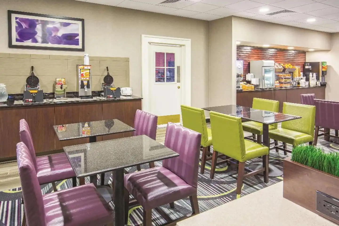 Howard Johnson by Wyndham Sacramento Downtown Bar