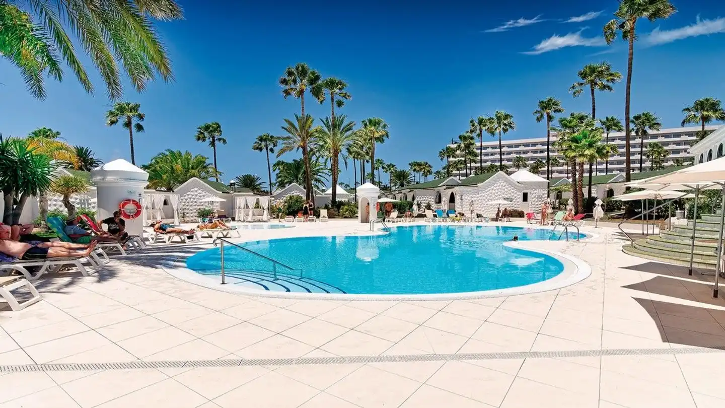 Parque del Paraiso II Pool