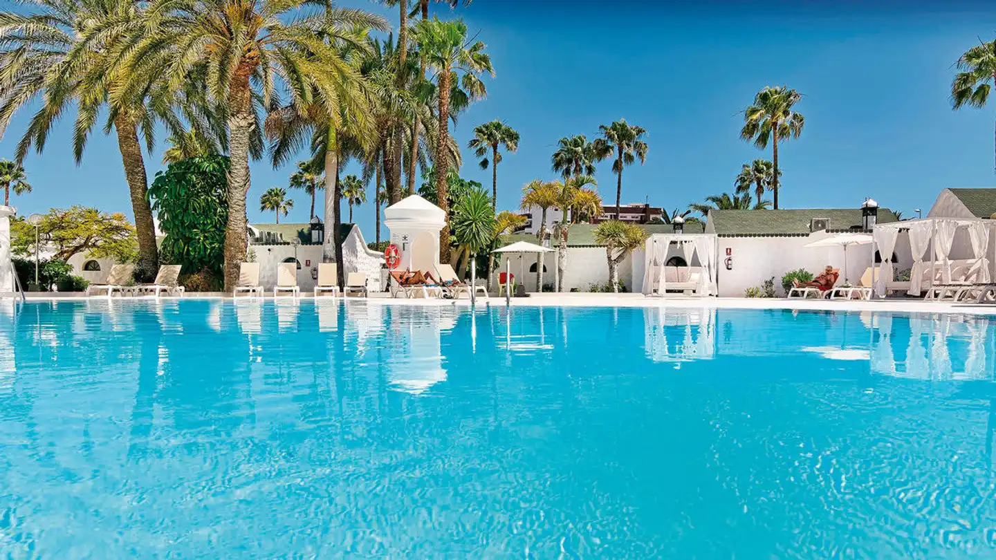 Parque del Paraiso II Pool