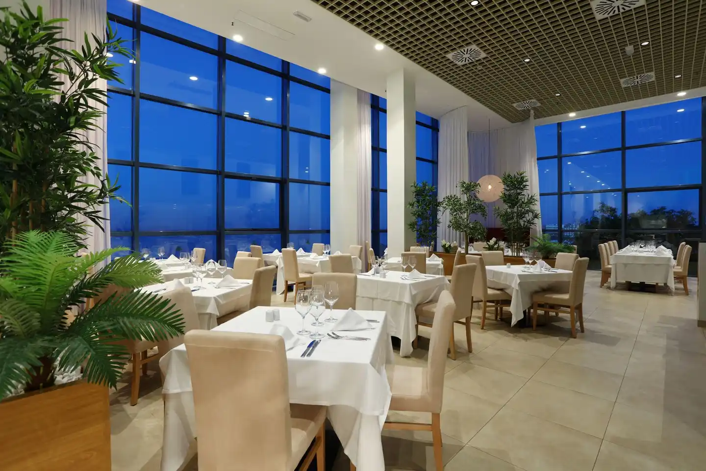 Sandos Papagayo Restaurant