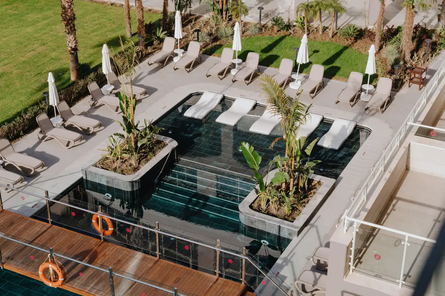 Akra Kemer Pool