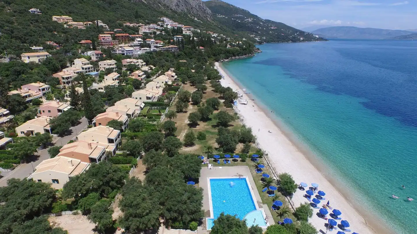 La Riviera Barbati Seaside Luxurious Apartments & Villas Landschaft