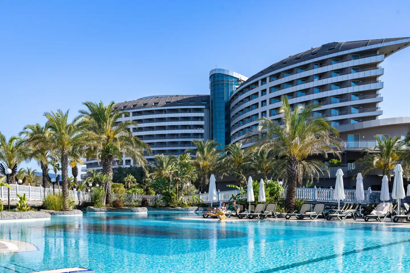 Royal Wings Hotel POOL
