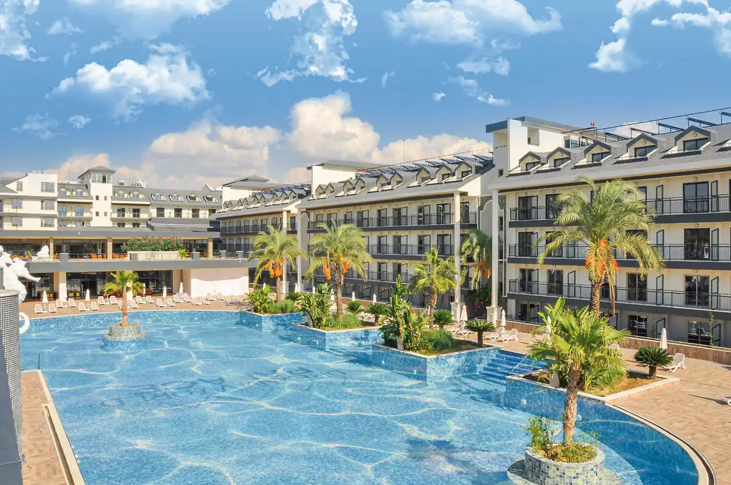 Dream World Palace Pool