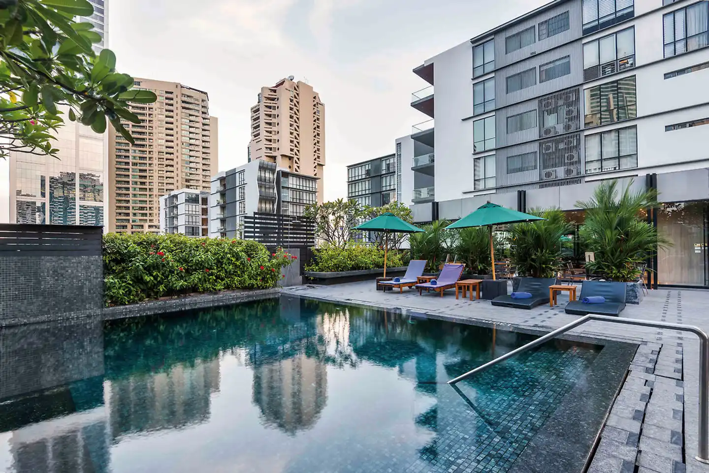 Maitria Hotel Sukhumvit 18 - A Chatrium Collection Pool