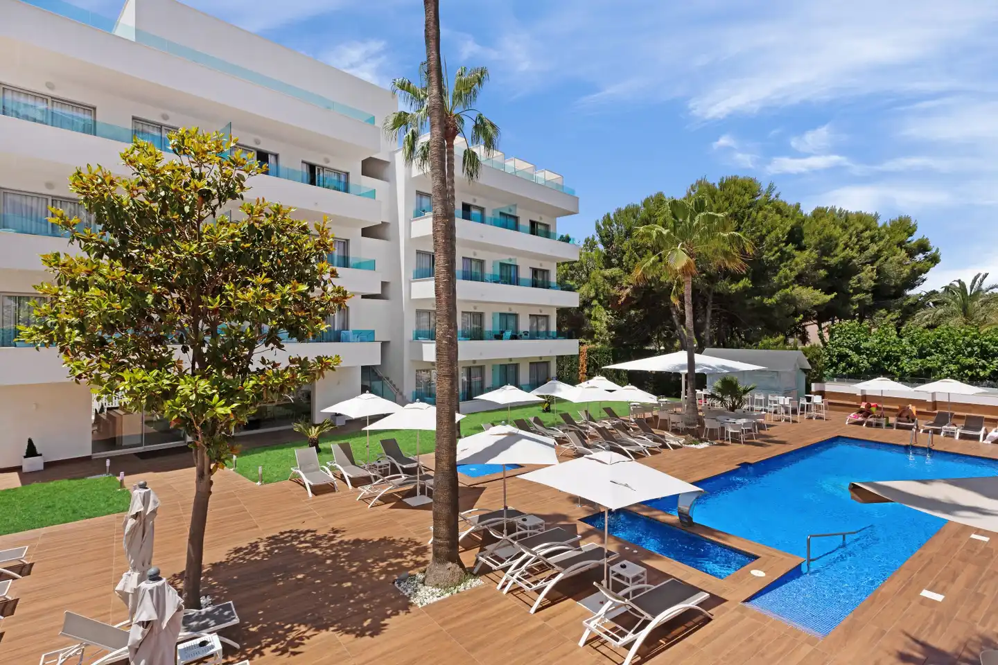 Metropolitan Playa JUKA Pool