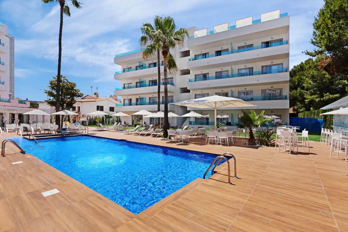 Metropolitan Playa JUKA Pool