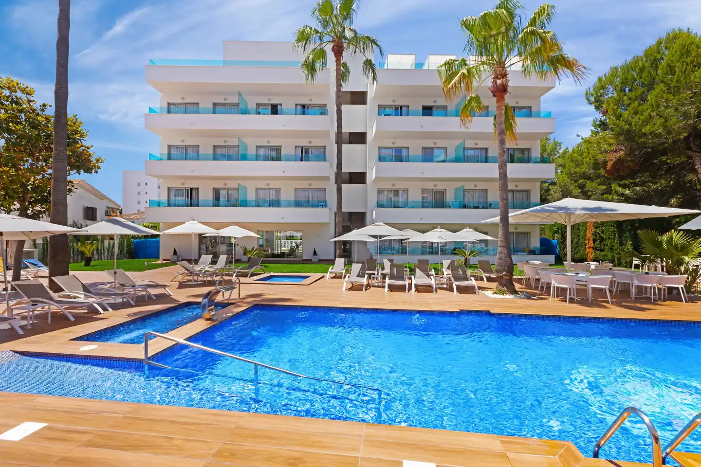 Metropolitan Playa JUKA Pool