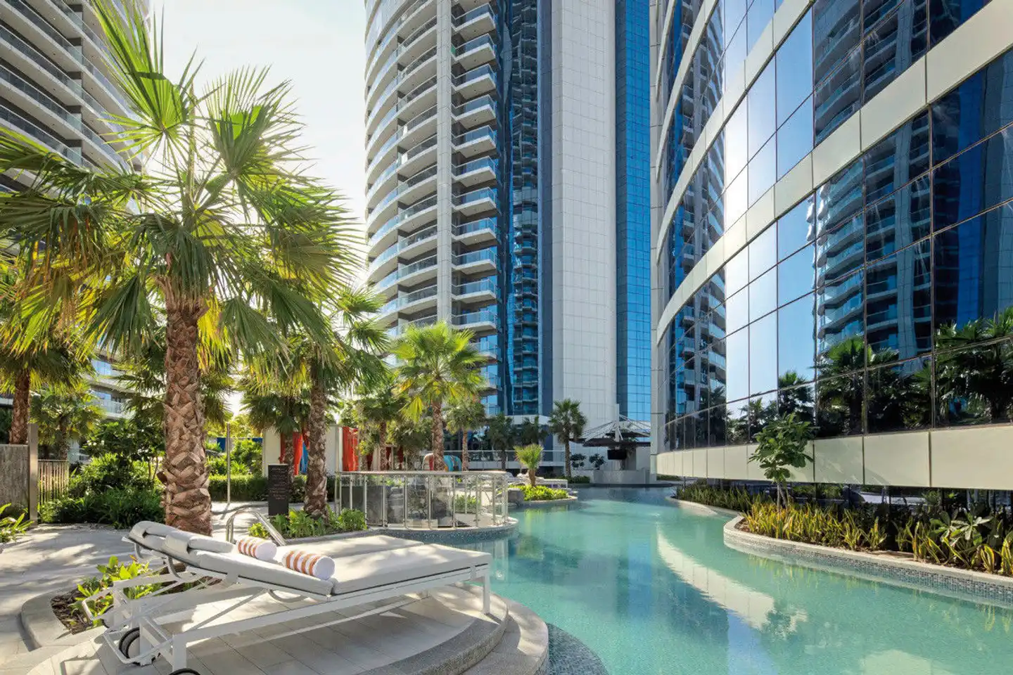 Paramount Hotel Dubai Pool