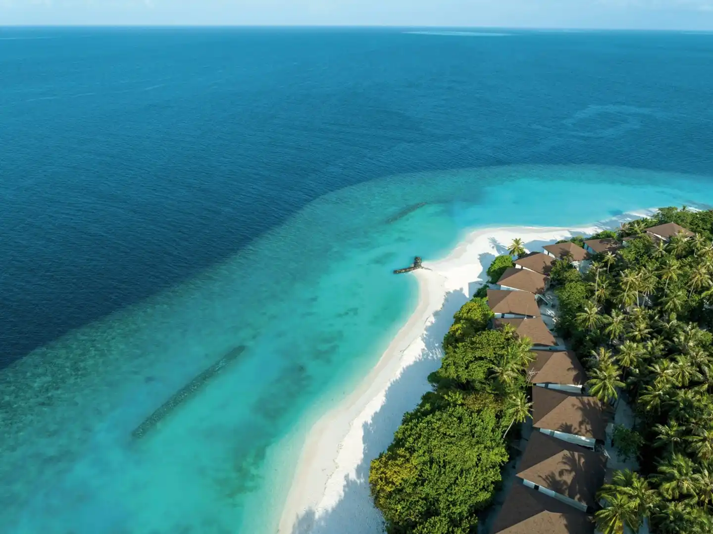 Avani+ Fares Maldives Resort Landschaft