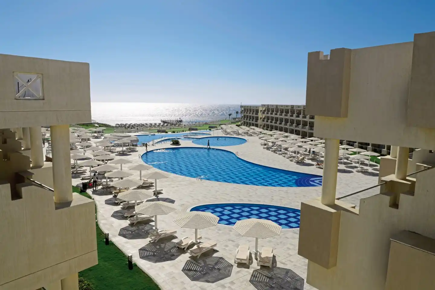 Sirena Beach Resort & Spa Pool