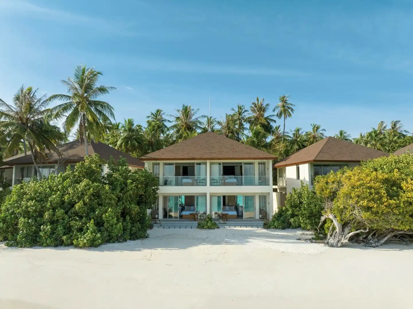 Avani+ Fares Maldives Resort Aussenansicht
