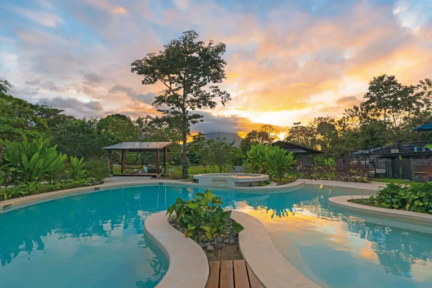 Hotel Arenal Glamping Pool