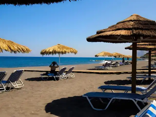 Nikki Beach Resort Santorini Strand