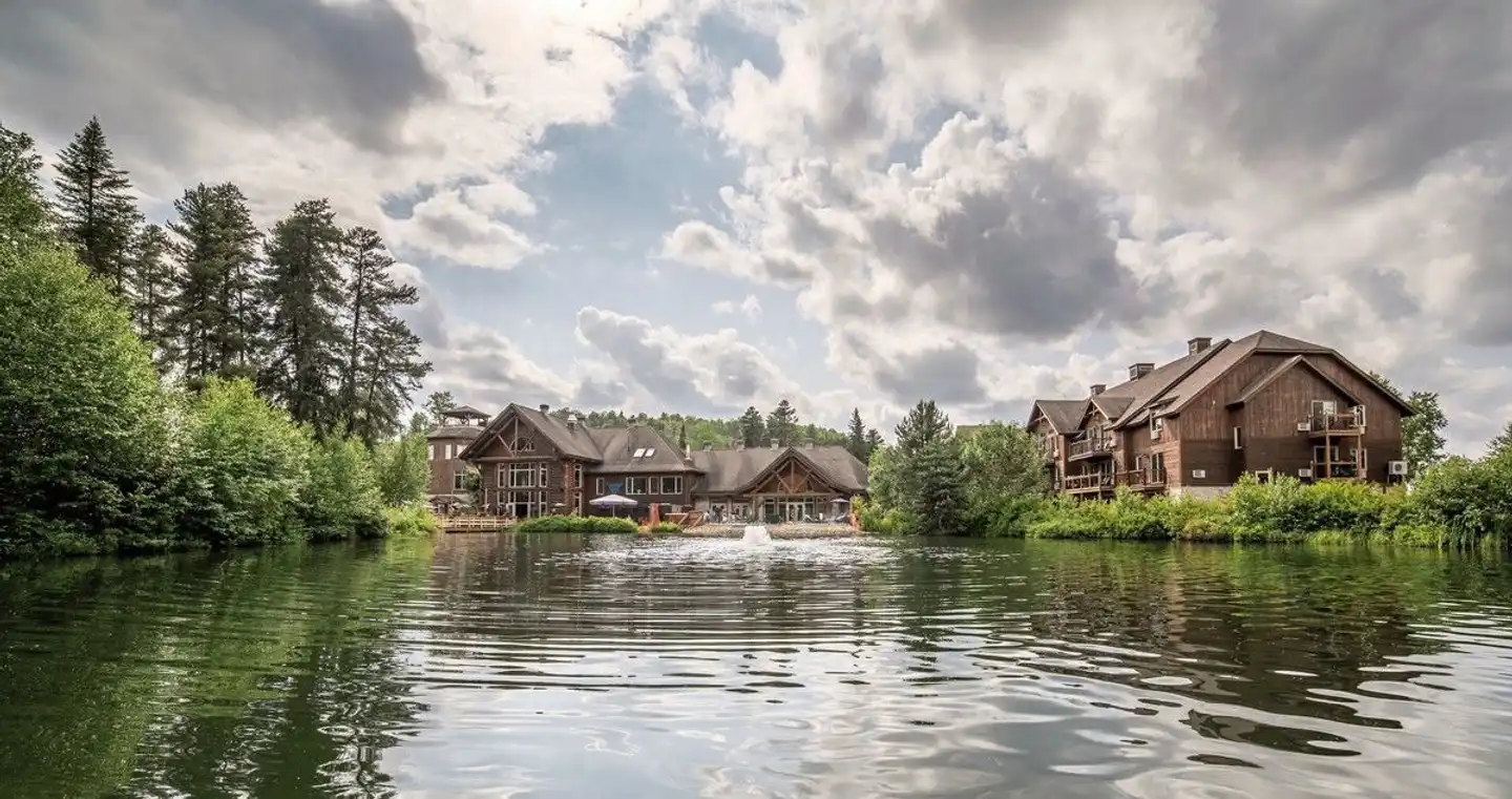 Auberge du Lac Taureau Aussenansicht
