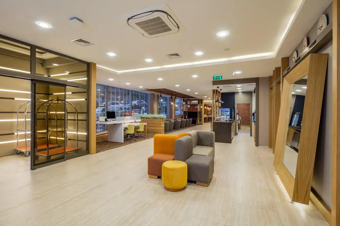 Holiday Inn Antalya - Lara Lobby