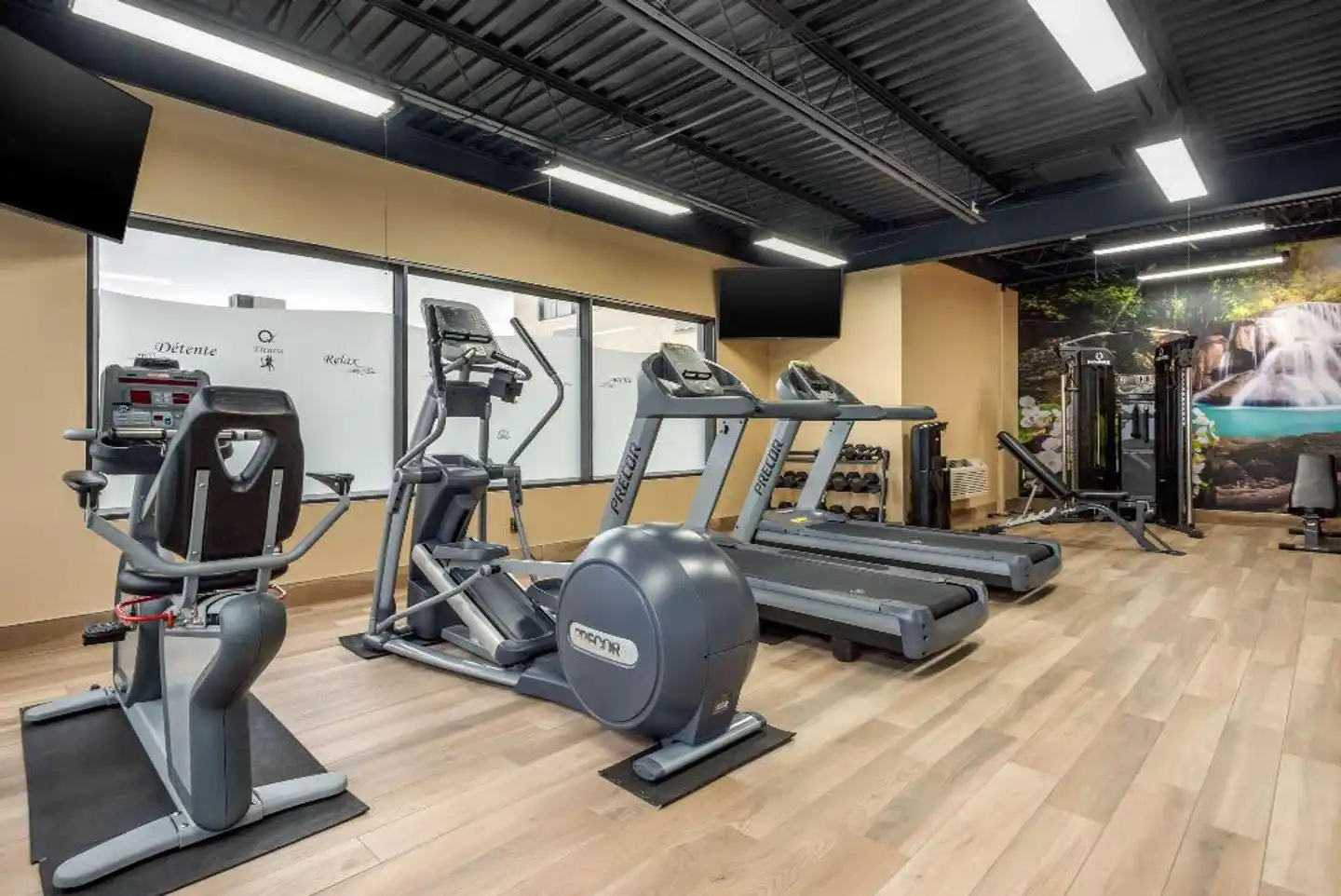 Quality Hotel Dorval Sport und Entertainment