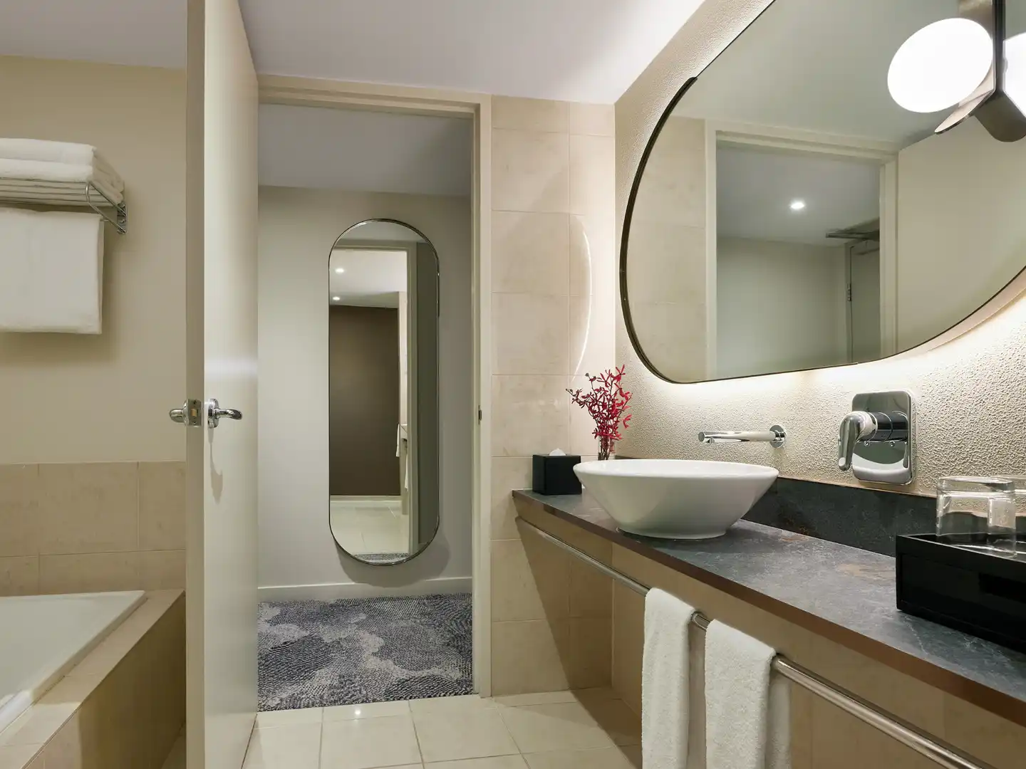 Parkroyal Melbourne Airport Badezimmer