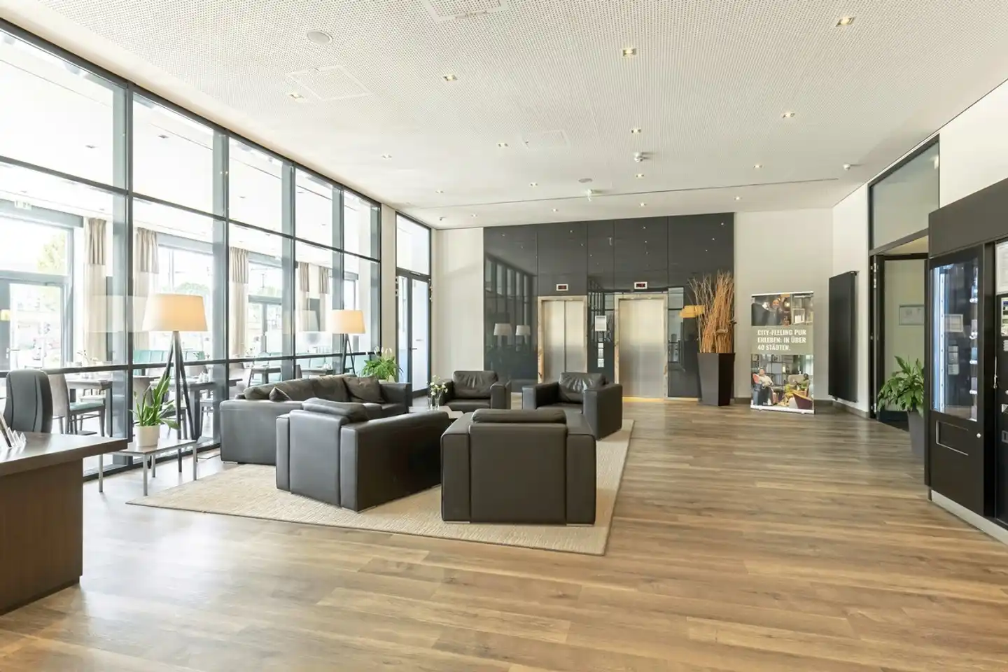 IntercityHotel Dresden Lobby