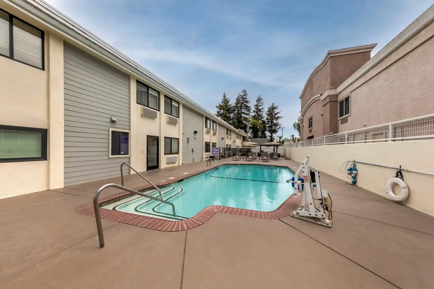 Best Western Town & Country Lodge Pool