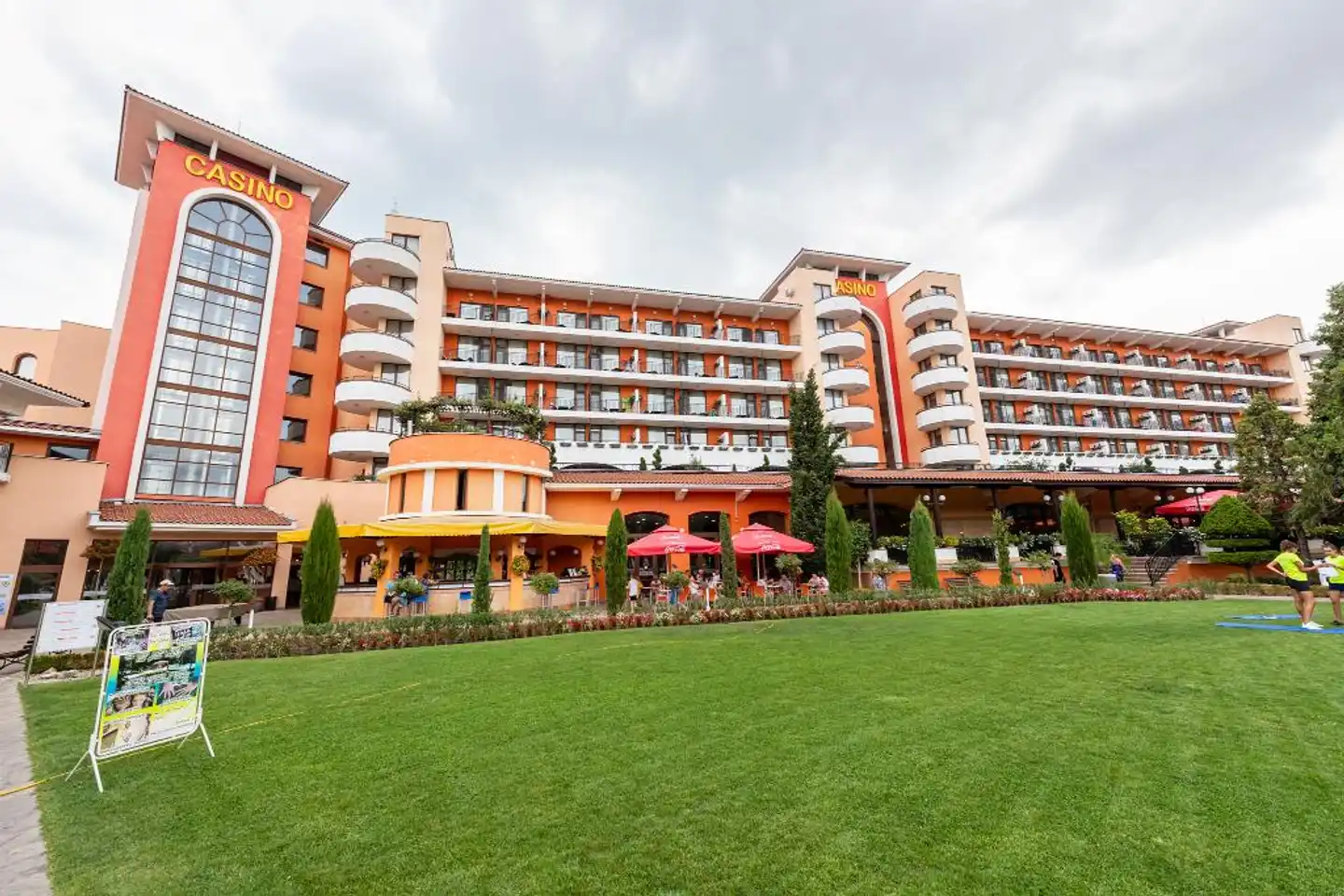 Hrizantema Hotel Aussenansicht