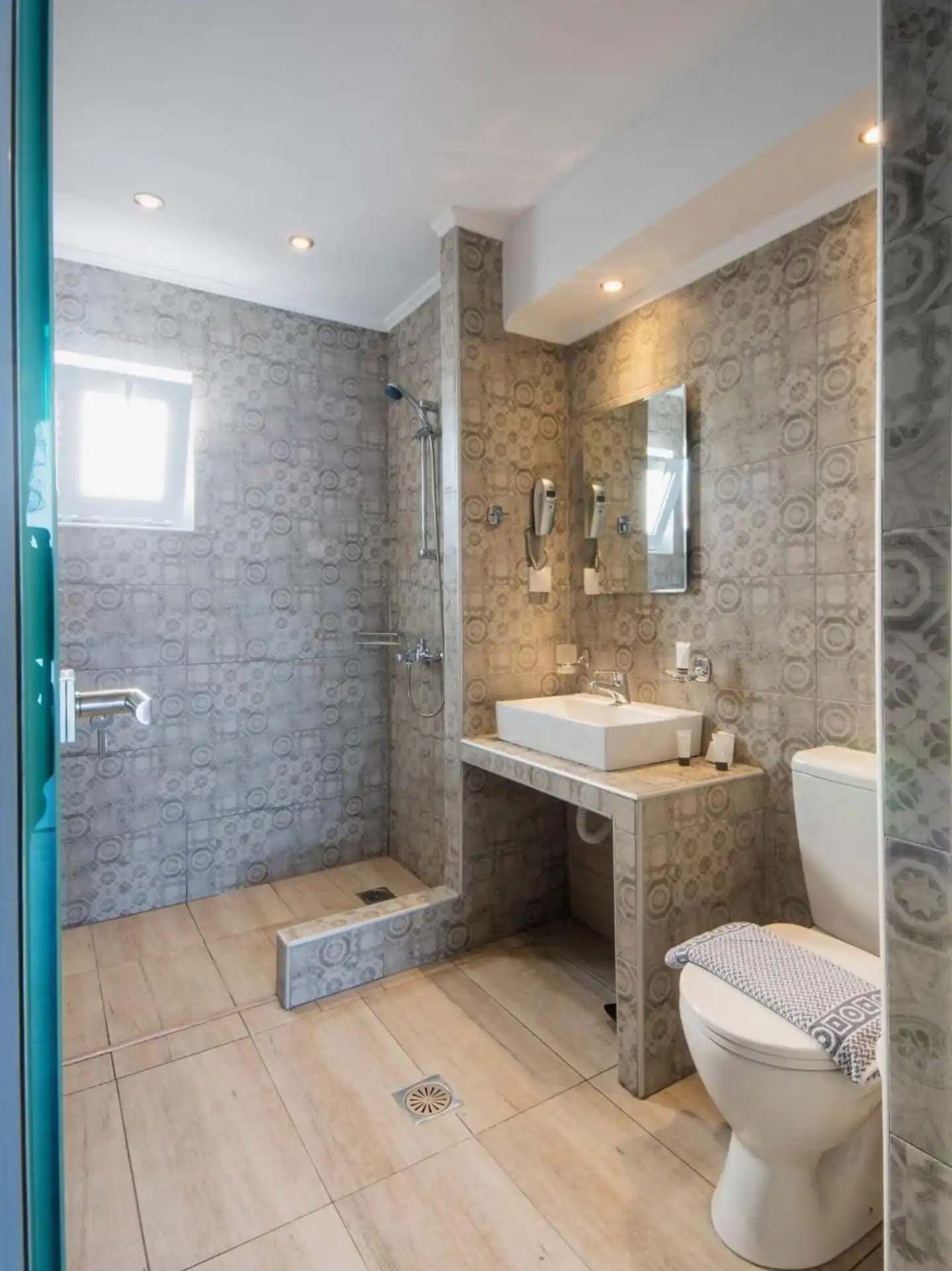 Elite Hotel Badezimmer