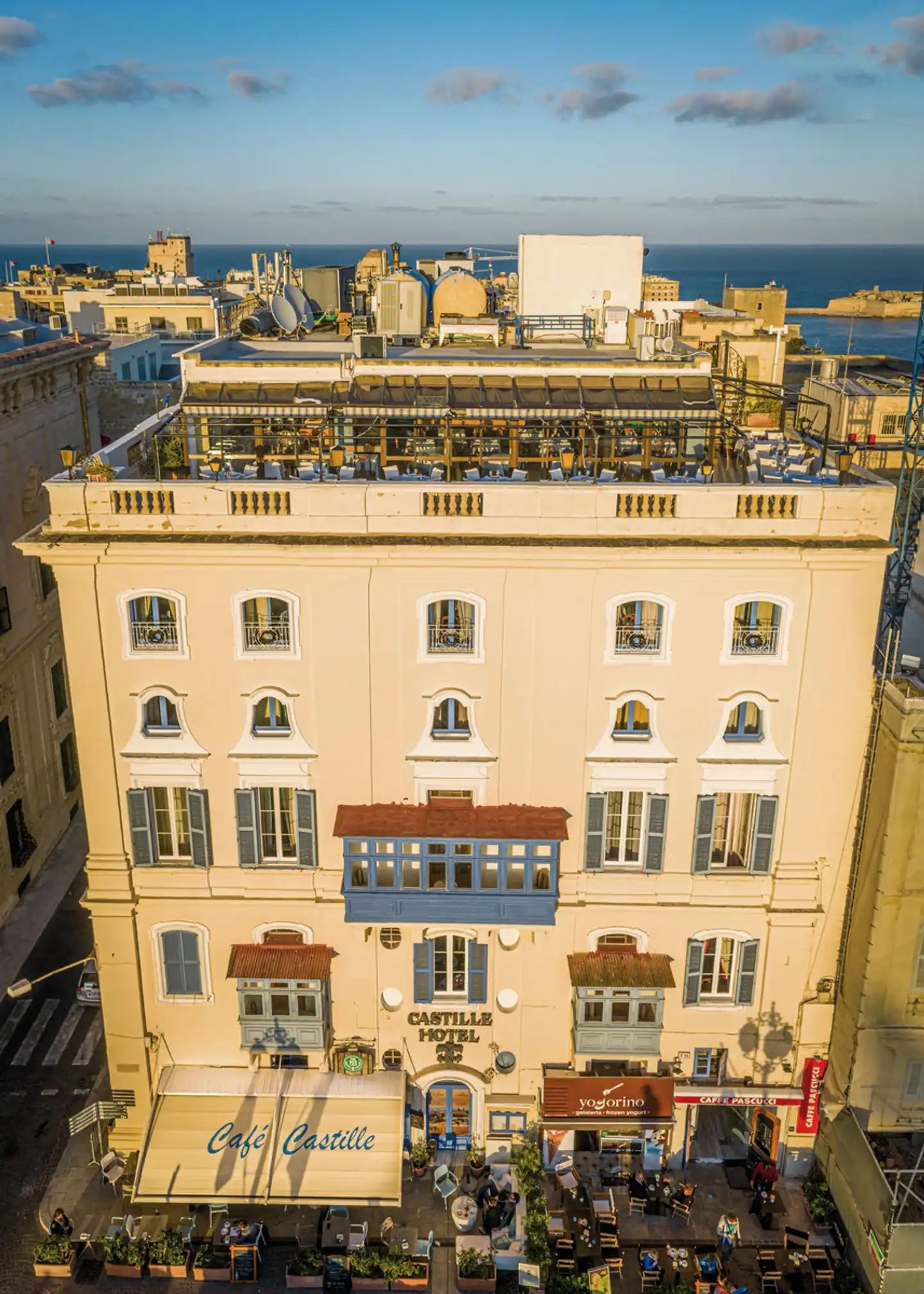 Castille Hotel Aussenansicht