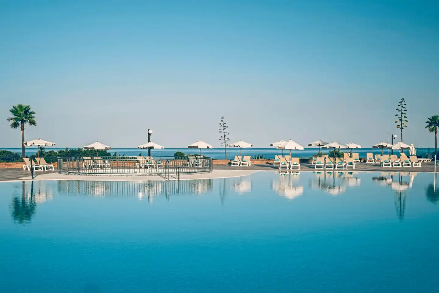 Iberostar Waves Royal Andalus Pool