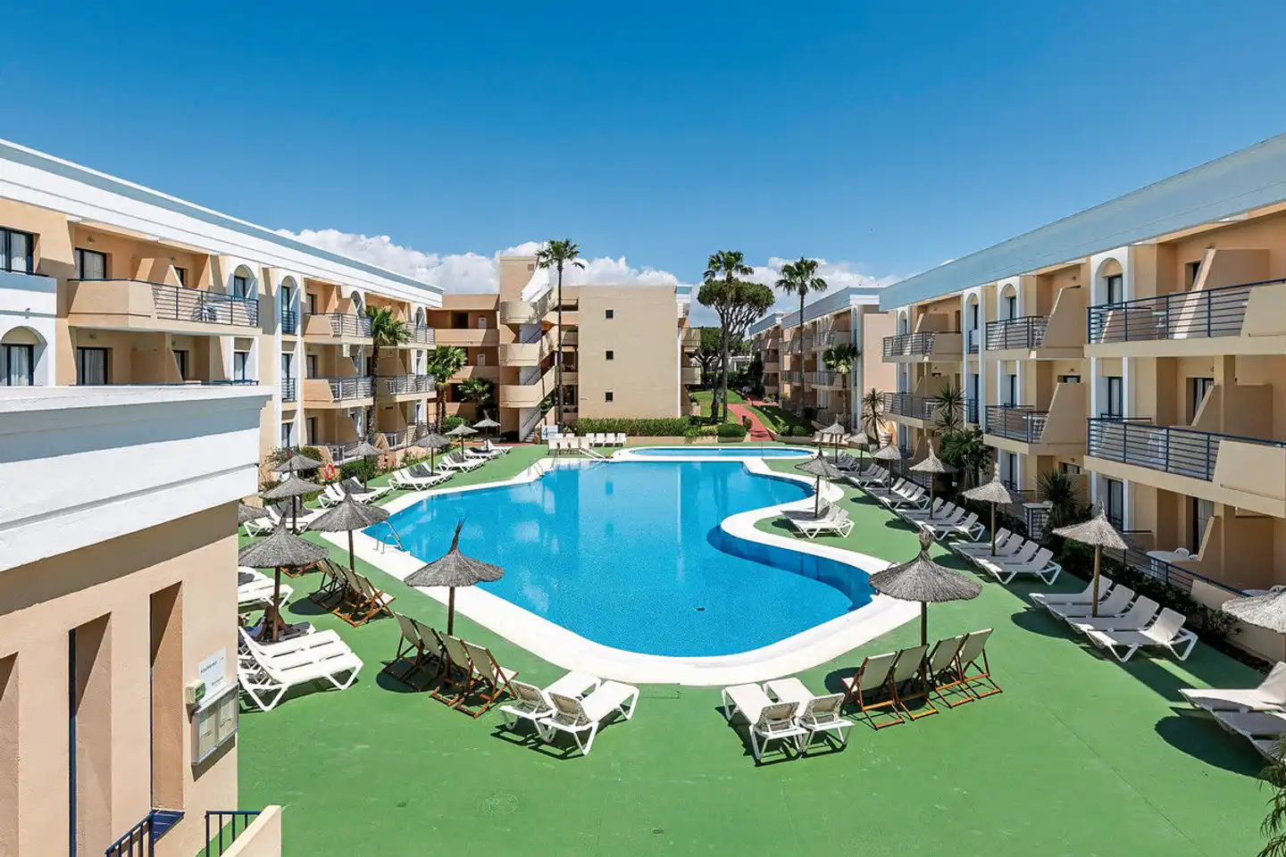 Sol Sancti Petri Apartamentos Pool