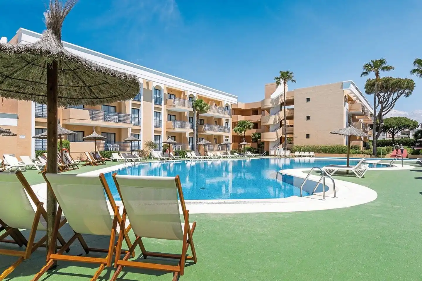 Sol Sancti Petri Apartamentos Pool