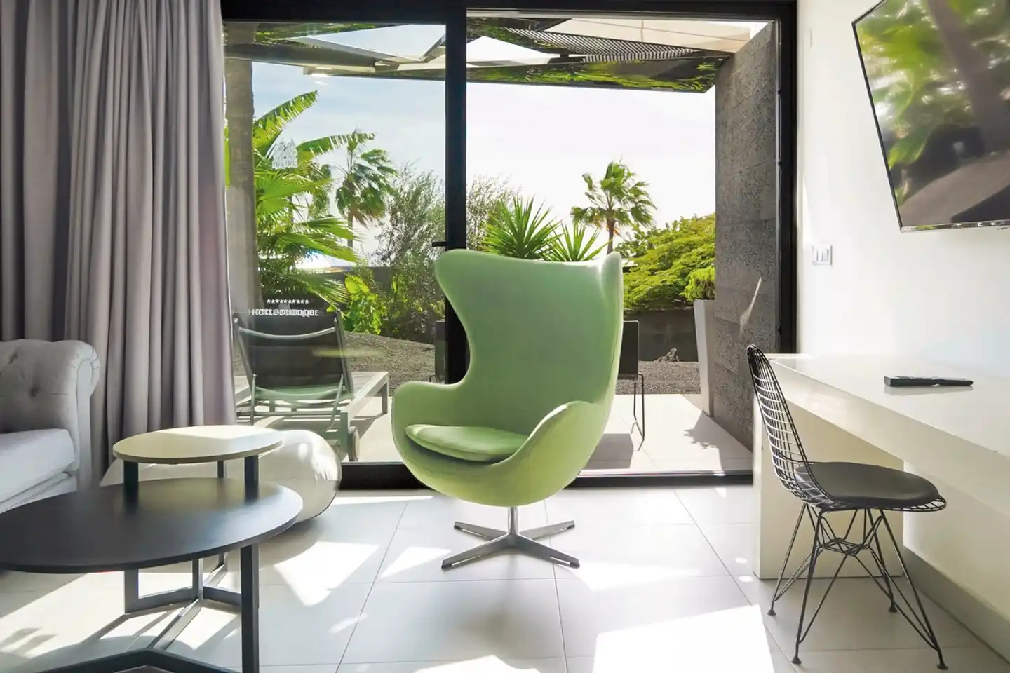 La Isla y el Mar Lobby
