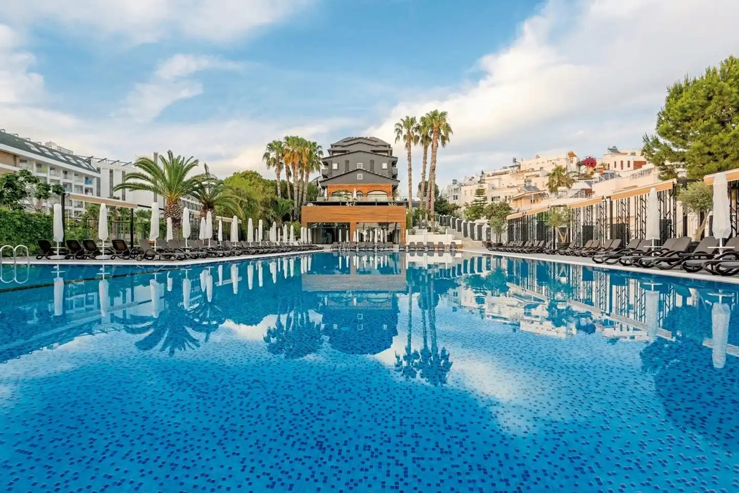 Thalia Unique Pool