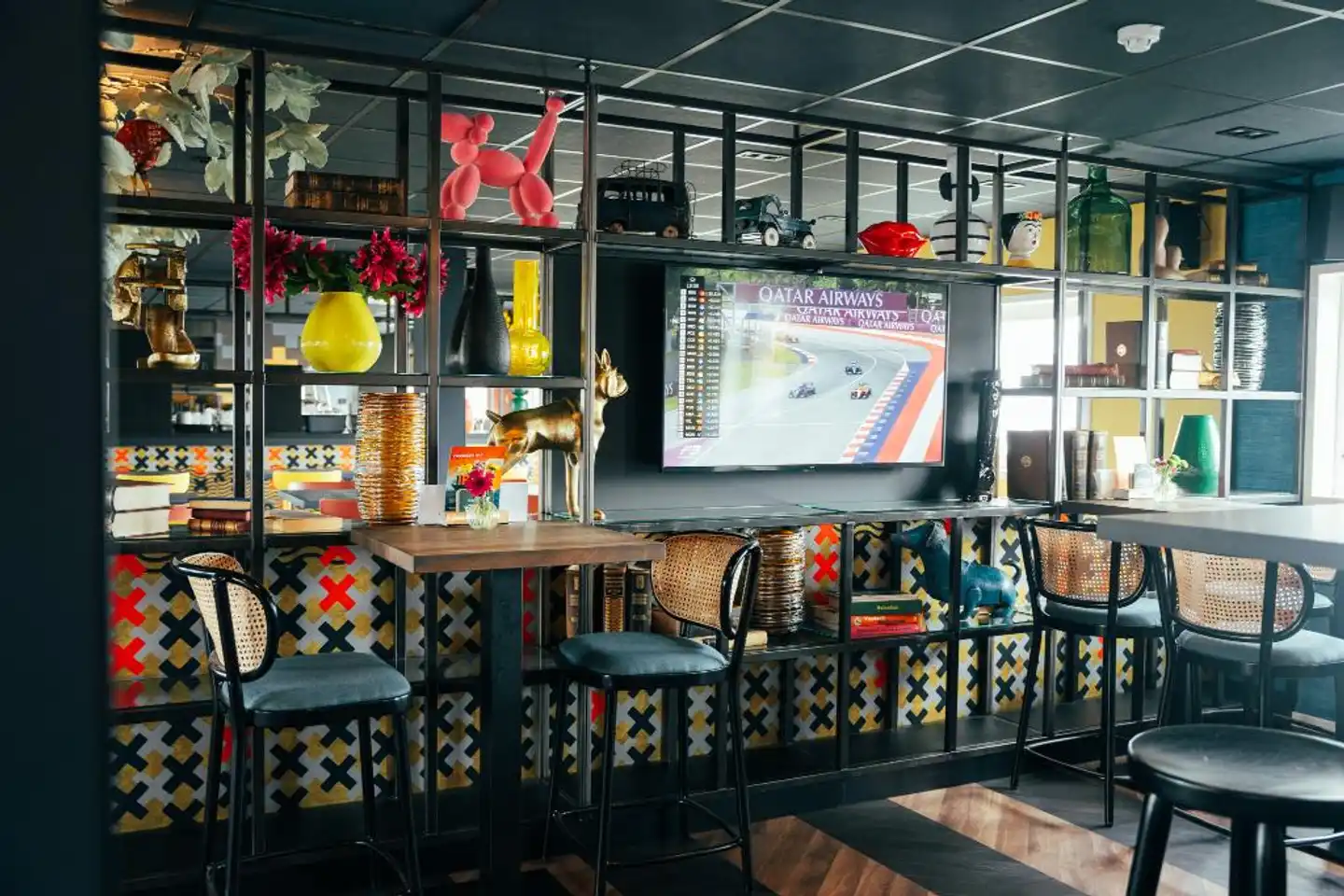 Botel Bar