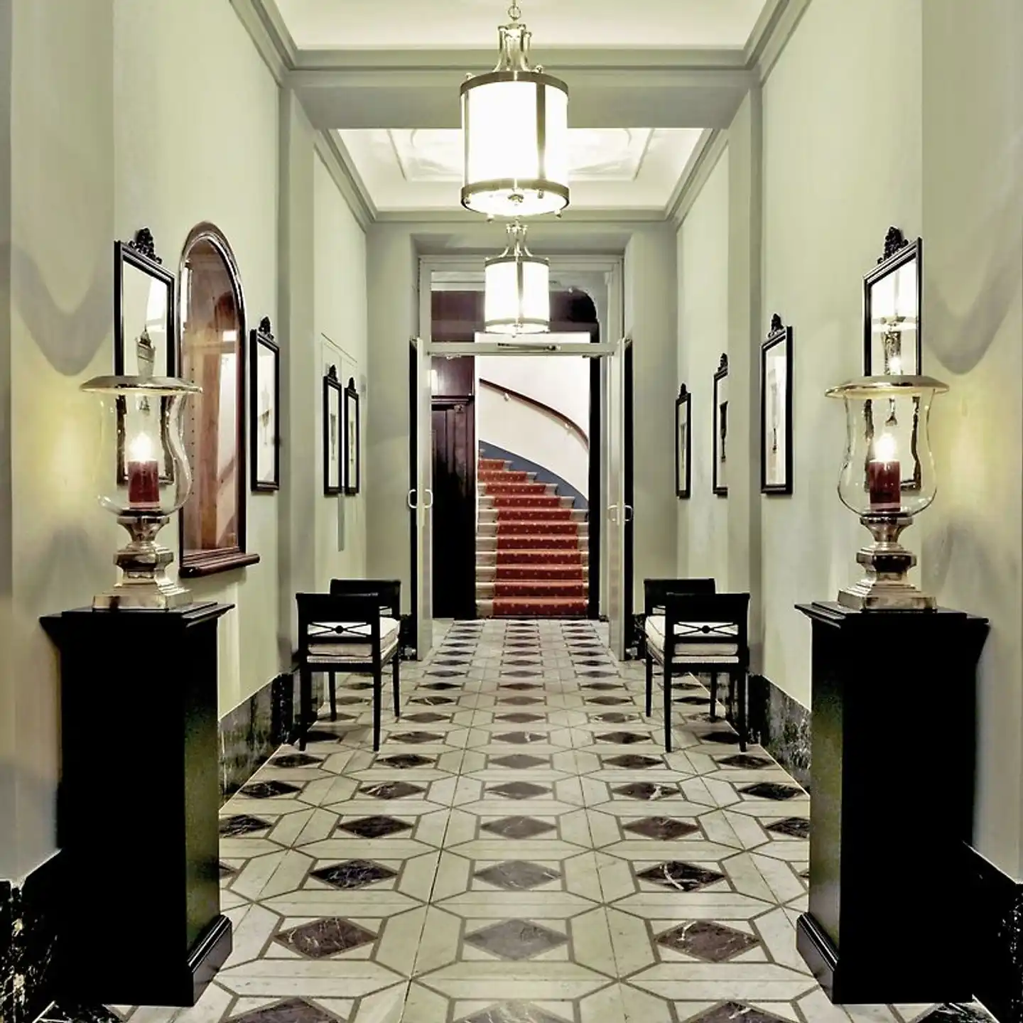 Hotel Kärntnerhof Lobby