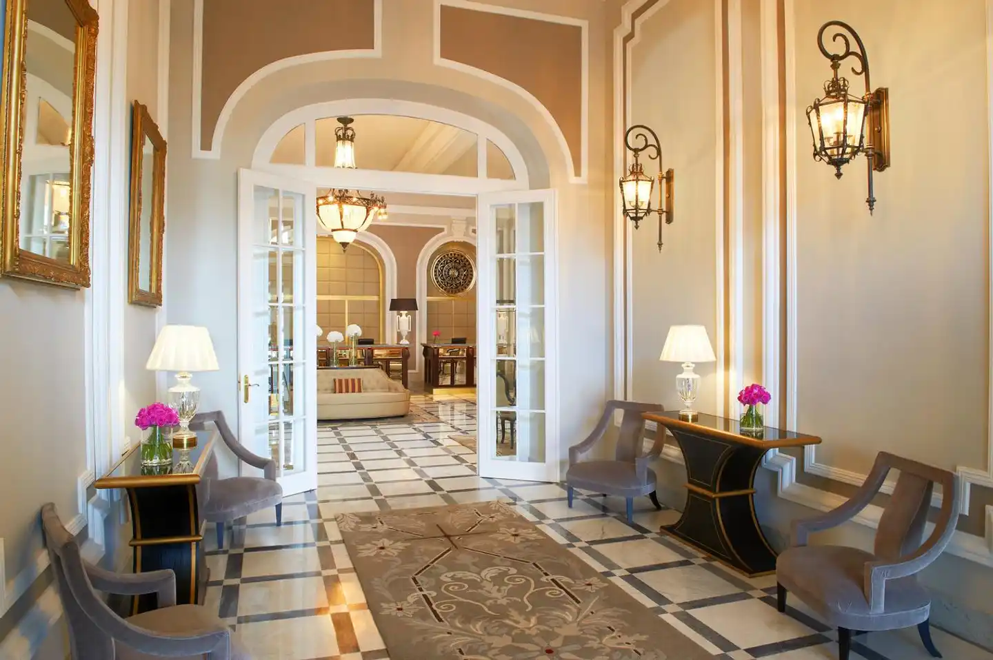 Hotel Maria Cristina, a Luxury Collection Hotel Lobby