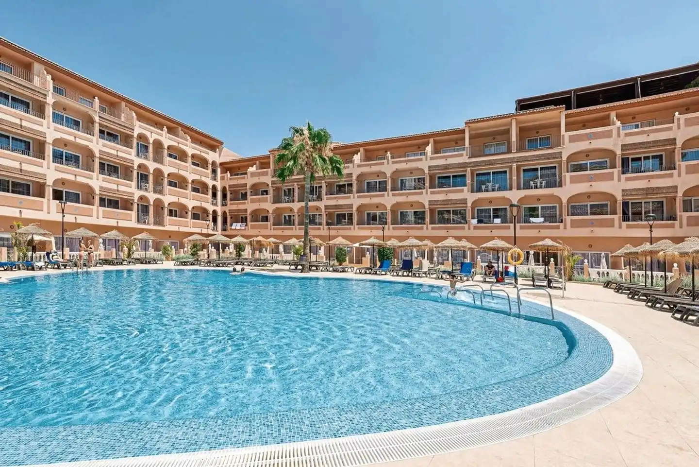 Bahia Tropical Pool