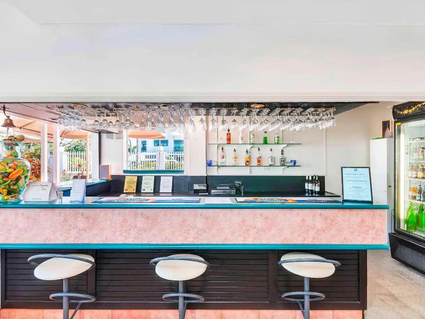 Mercure Cairns Bar