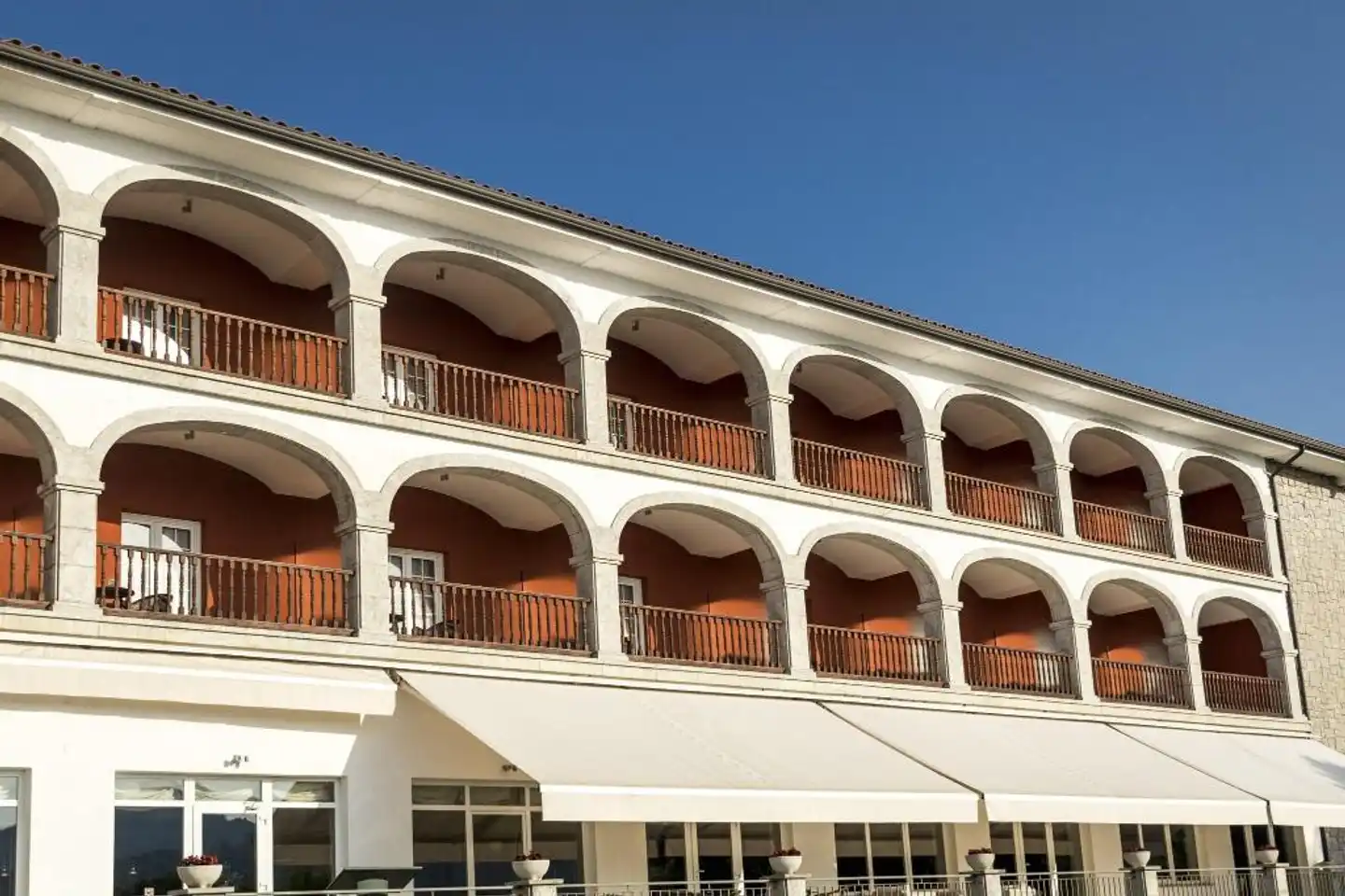 Parador de Vic-Sau Aussenansicht