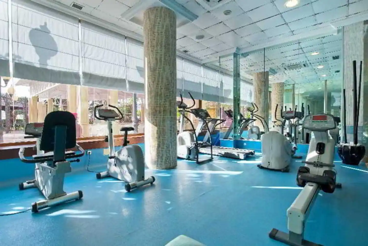 Hotel IPV Palace & Spa Hallenbad