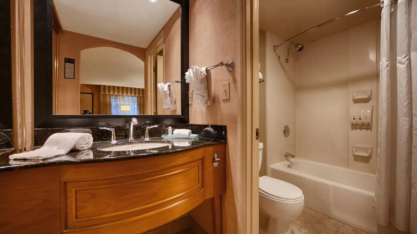Best Western Plus Las Brisas Hotel Badezimmer