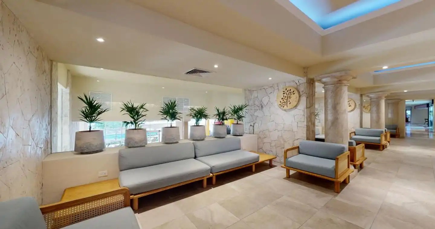 Grand Park Royal Cancún Lobby