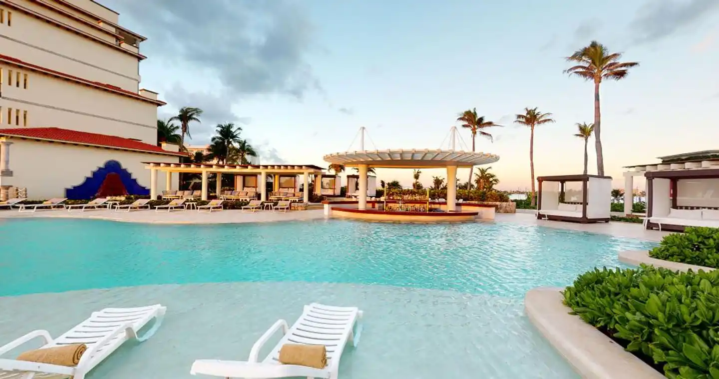 Grand Park Royal Cancún Pool