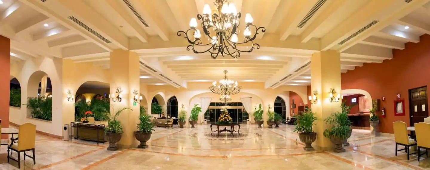 GR Solaris Cancun Lobby