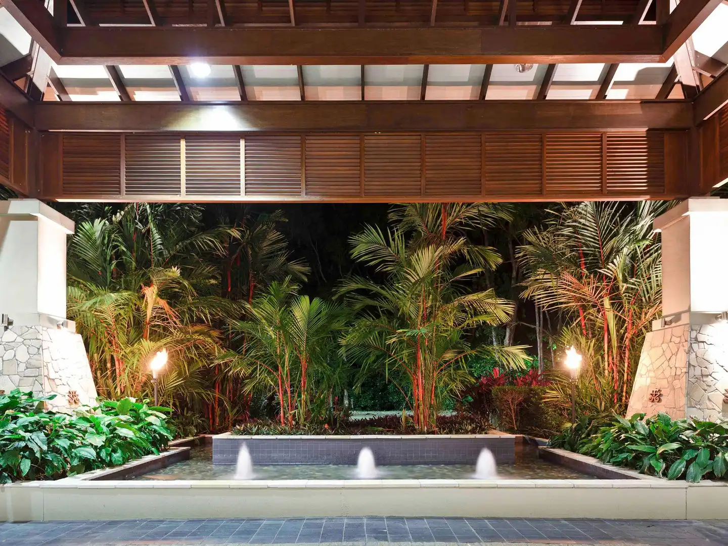 Pullman Palm Cove Sea Temple Resort & Spa Aussenansicht