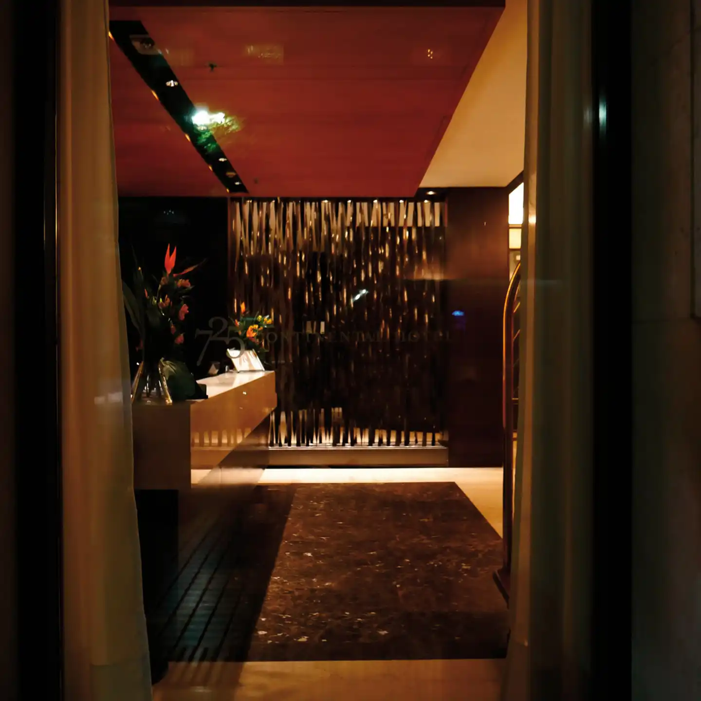 725 Continental Lobby
